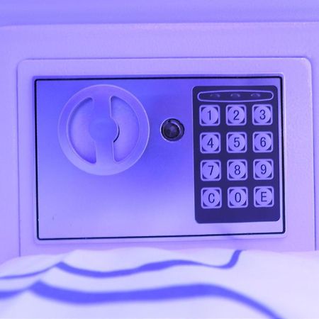 Jc Space Capsule Hotel Куах Екстер'єр фото