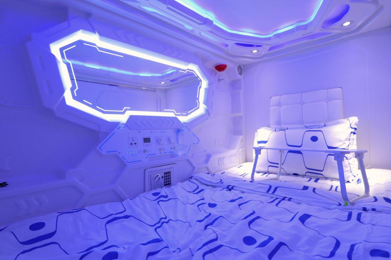 Jc Space Capsule Hotel Куах Екстер'єр фото