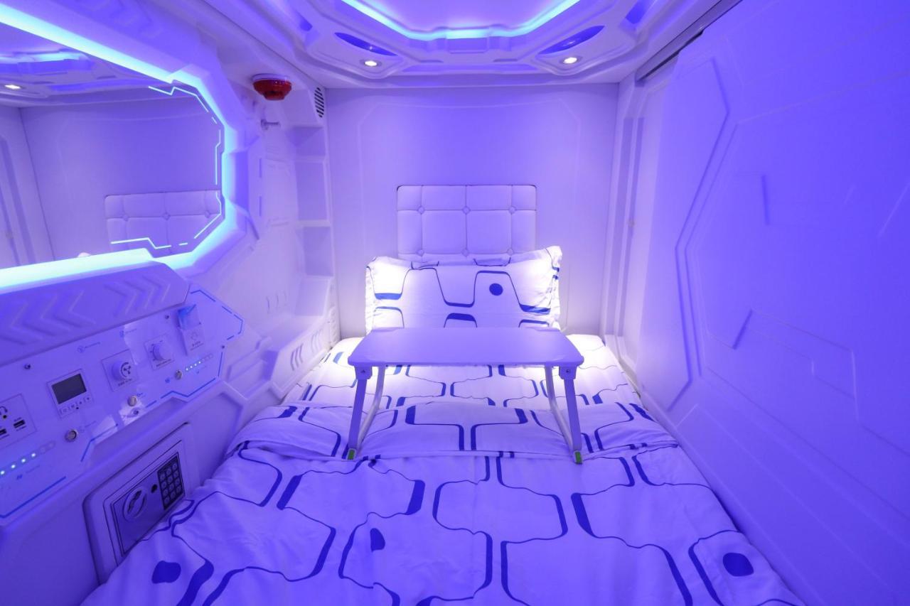 Jc Space Capsule Hotel Куах Екстер'єр фото