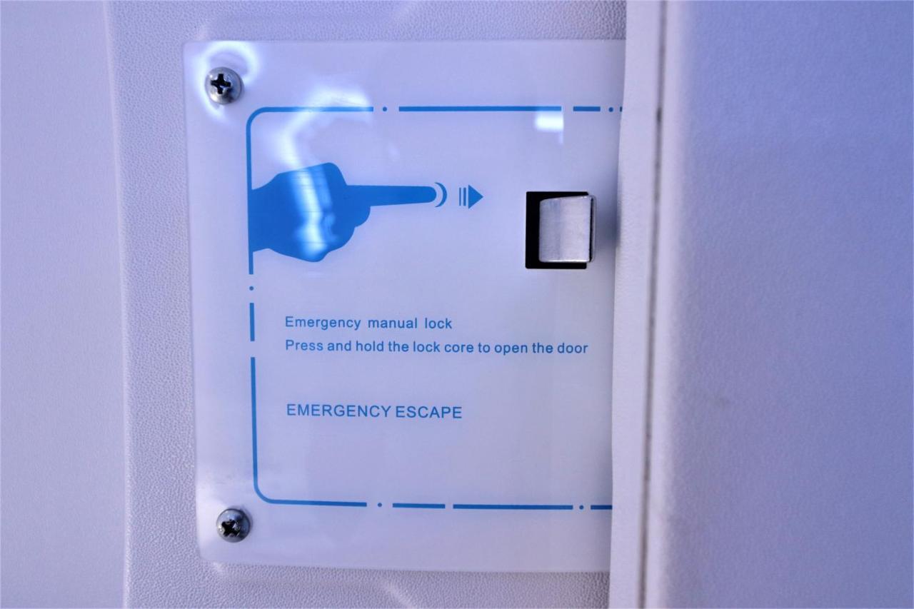 Jc Space Capsule Hotel Куах Екстер'єр фото