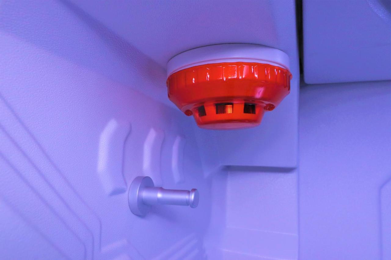 Jc Space Capsule Hotel Куах Екстер'єр фото