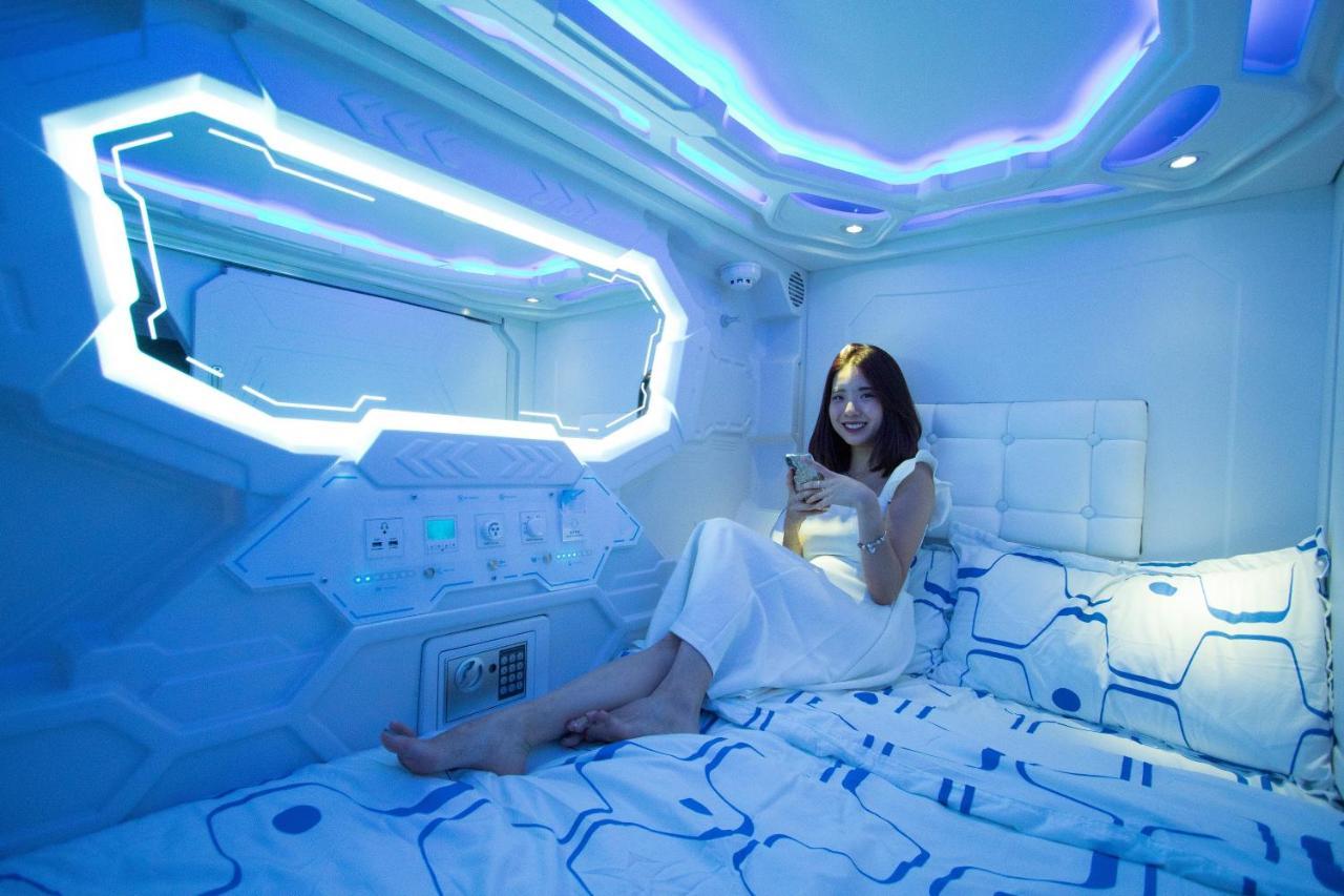 Jc Space Capsule Hotel Куах Екстер'єр фото