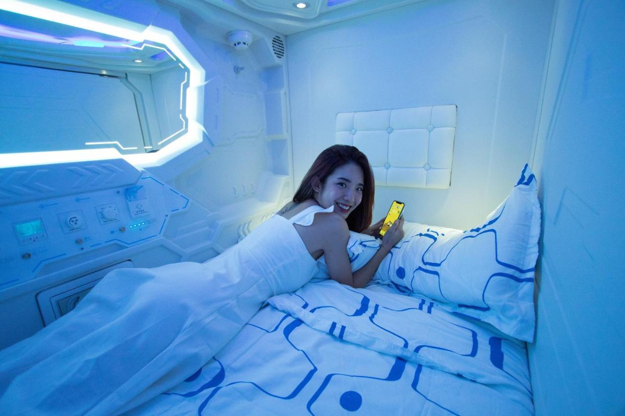 Jc Space Capsule Hotel Куах Екстер'єр фото